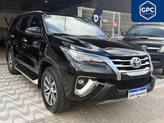 TOYOTA HILUX SW4 2.8 SRX 4X4 7 LUGARES 16V TURBO INTERCOOLER DIESEL 4P AUTOMÁTICO TOYOTA HILUX SW4 2.8 SRX 4X4 7 LUGARES 16V TURBO INTERCOOLER DIESEL 4P AUTOMÁTICO